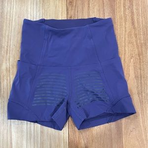 Like NEW Lululemon weight training shorts